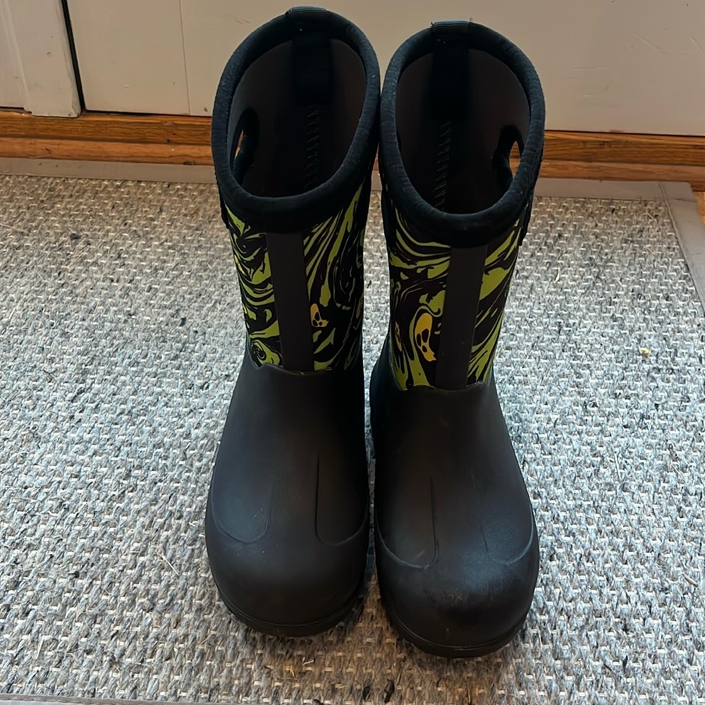 Bogs. Size 1.
